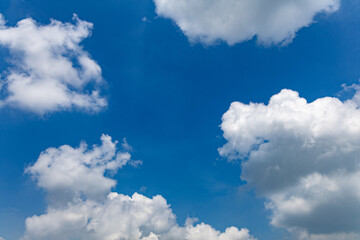 Fototapeta premium Stunning Blue Sky with Fluffy White Clouds