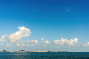 Obraz premium Tranquil Seascape with Dramatic Clouds