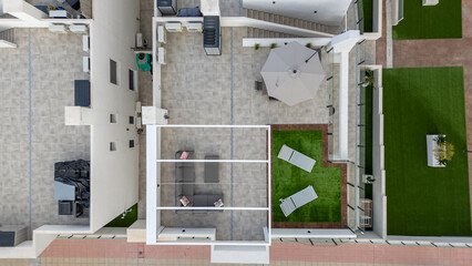 Top-down rooftop layout with outdoor lounge and sunbeds