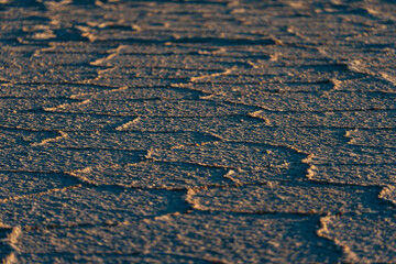 朝日が差し込むボリビア　ウユニ塩湖