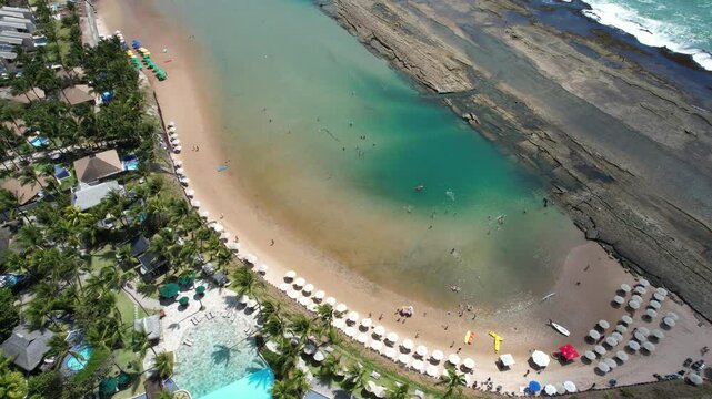 Praia de Muro Alto no estado de Pernambuco visto de cima com Drone 4k - Porto de Galinhas - Ipojuca - Nordeste do Brasil