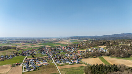 Die weite Landschaft des niederbayerischen Gäubodenlandes
