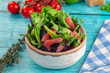 Salad with salmon and arugula