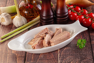 Canned tuna fish fillet pieces