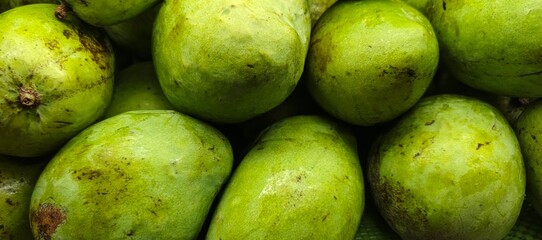 Lemons are very rich in vitamin C, they can be made into drinks and food.