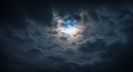 Obraz premium Dramatic cloudy night sky with illuminated moon and textured clouds