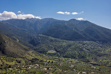 Naklejka premium Impressive mountain range dominating picturesque valley in crete, greece