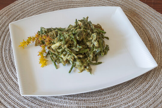 Frittata di asparagi di bosco e uova, ricetta tipica triestina