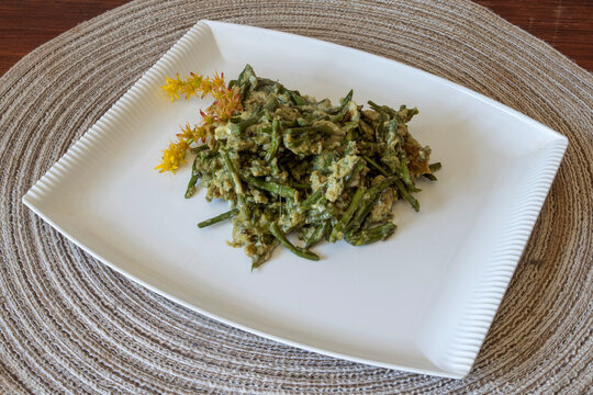 Frittata di asparagi di bosco e uova, ricetta tipica triestina