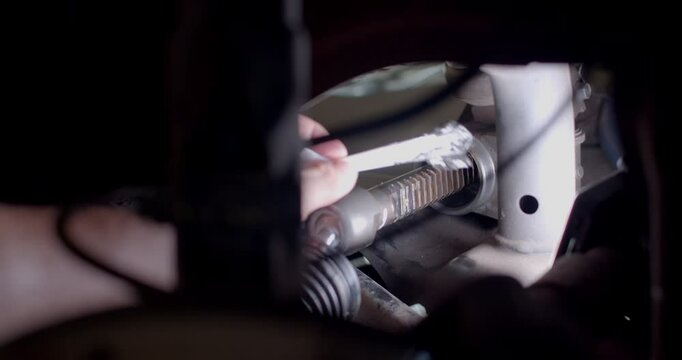 Apply grease to the steering gear.Maintenance by adding new grease.The gear has some rust after use.Black grease.