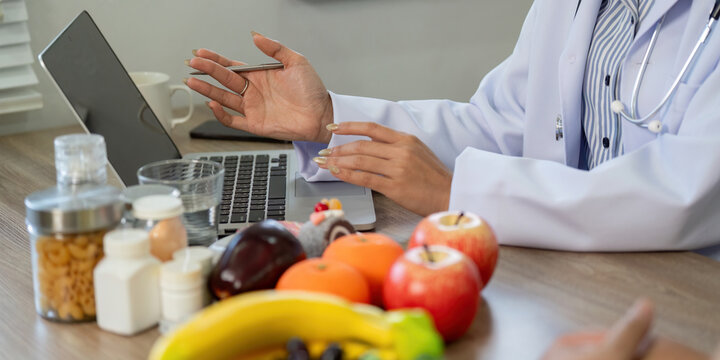 Nutrition and Wellness. A healthcare professional discusses dietary choices with a patient.