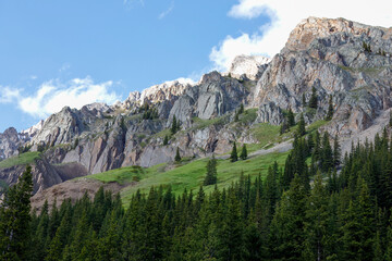 Obraz premium Breathtaking Mountain Scenery in Spray Valley Provincial Park, Alberta, Canada