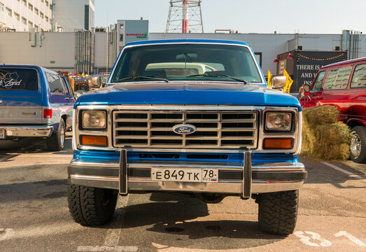 Legendary american compact crossover SUV Ford Bronco 302 3rd gen, 1980&ndash;1986