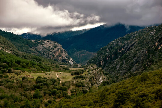 Tarde tormentosa sobre el barranco del r&iacute;o Guadalent&iacute;n, en el parque natural de Cazorla, Segura y Las Villas.