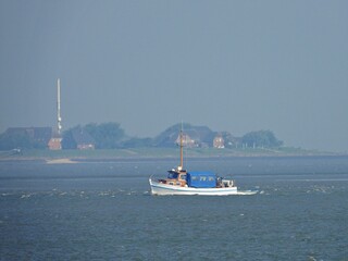 Boot vor der Küste