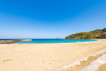 長崎 高浜海水浴場の透き通る海と白い砂浜