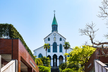 Naklejka premium 青空に映える大浦天主堂の美しい外観