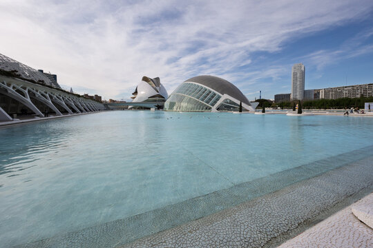 Valencia, spain 04 07 2025 city of arts and sciences reflecting in artificial lake in valencia, spain