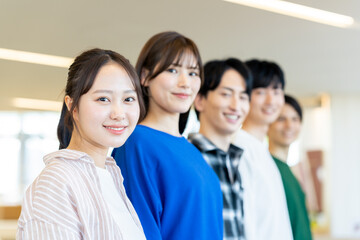 大学生の男女のポートレート　撮影協力：学校法人電波学園　東京電子専門学校