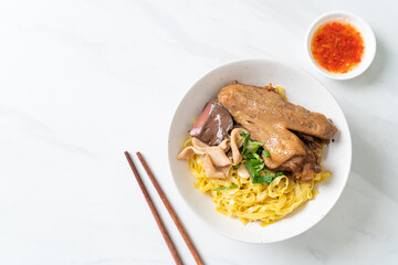 Egg noodles served dry with braised duck