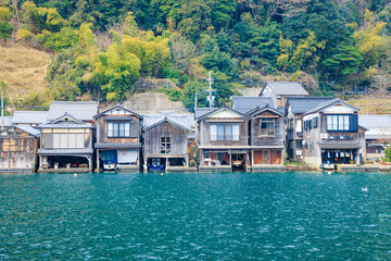 Obraz premium 春の伊根の舟屋 京都府伊根町 Spring Funaya in Ine. Kyoto Pref, Ine town.