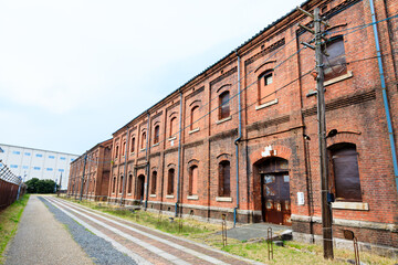 Fototapeta premium 春の舞鶴赤れんがパーク 京都府舞鶴市 Maizuru Red Brick Park in Spring. Kyoto Pref, Maizuru City.