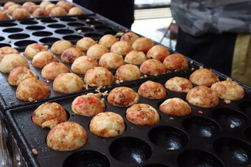 たこ焼きを焼く