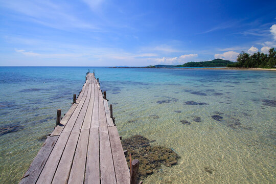 A beautiful Koh Kood(Ko Kut) is an island in Thailand's Gulf of Thailand, in Trat province.It had everything you could need from a place to call paradise and It's not far from Koh Chang