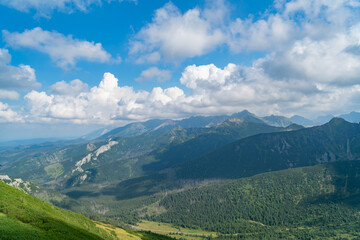 Fototapeta premium Elevated Alpine Scenery: Speedy Summer Cloud Dance Over Tatras