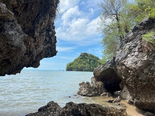 Entrance to Sra Namtip Cave in Thailand