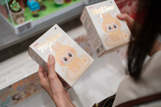 KUALA LUMPUR, MALAYSIA - MAR 30, 2025:  Lady hand holding The Monster Labubu blind box in Pop Mart Store