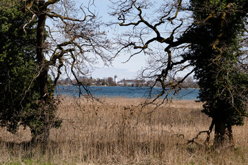 Blick von Herrenchiemsee zur Insel Frauenchiemsee