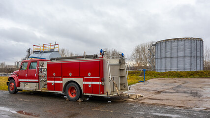 A fire truck for delivering firefighters to the fire site and supplying fire extinguishing agent. A...