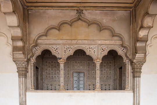 Example of Mughal architecture showcasing a beautifully carved stone balcony. Photo from Agra's Red Fort in India. UNESCO World Heritage Site. Intricate Mughal Balcony Architecture.