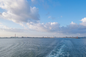 佐渡汽船の船上から見る早朝の新潟市