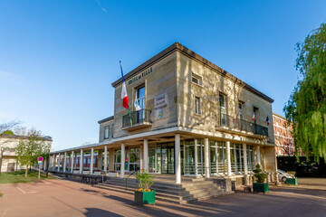 Obraz premium Vue extérieure de la mairie de Morangis, France, commune française située dans le département de l'Essonne, en région Ile-de-France
