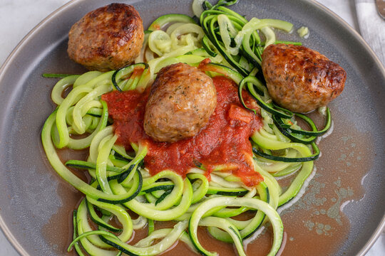 zucchini noodles with pasta sauce and meat balls