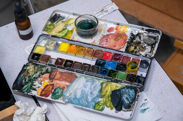 Farbkasten eines Restaurators
