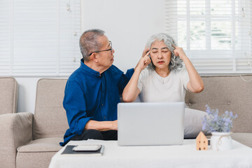 Obraz premium elderly couple consults doctor via online video call, with concern and care visible in their expressions