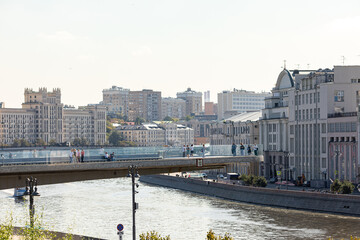 Naklejka premium Moscow, Russia - 09.22.2024: Floating bridge by natural landscape park Zaryadye on a sunny summer day. People walking on the pedestrian bridge in Moscow