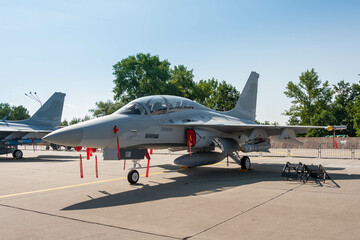 Samolot wojskowy, dron i helikopter