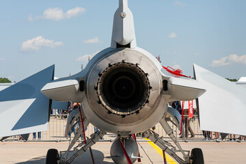 Samolot wojskowy, dron i helikopter