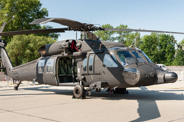 Samolot wojskowy, dron i helikopter