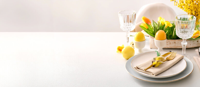 Tisch festlich dekoriert zu Ostern 