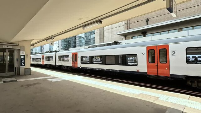 7 august 2024, Brussels, Belgium. Belgian train arriving the railway station in Brussels north, platform1, one of the big railway station in Belgium. The train is leaving from platform 2. NMBS railway