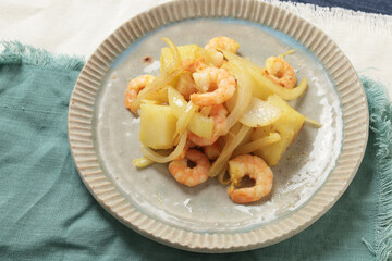 ジャガイモと海老の炒め物