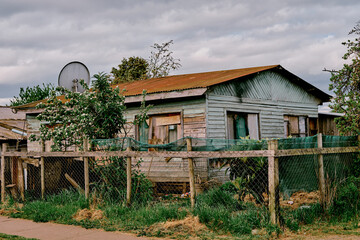 Photographs of old house facades and ancient town squares in the Araucanía region.