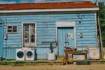 Photographs of old house facades and ancient town squares in the Araucanía region.