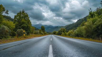 Fototapeta premium Empty Road Leading to Mountains