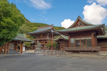 Fototapeta premium 福岡 宮地嶽神社の大鈴堂と楼門